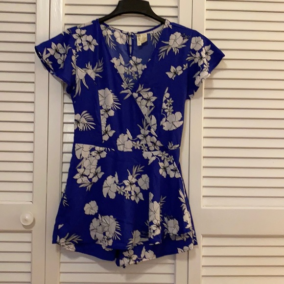 Romper - Picture 1 of 4
